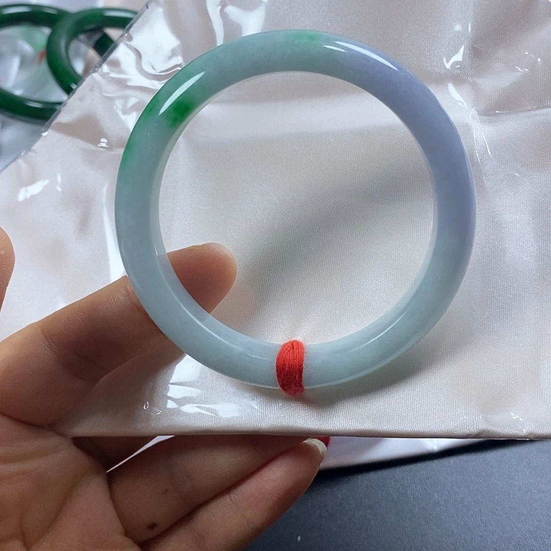 以实物为准，拍哪个发哪个