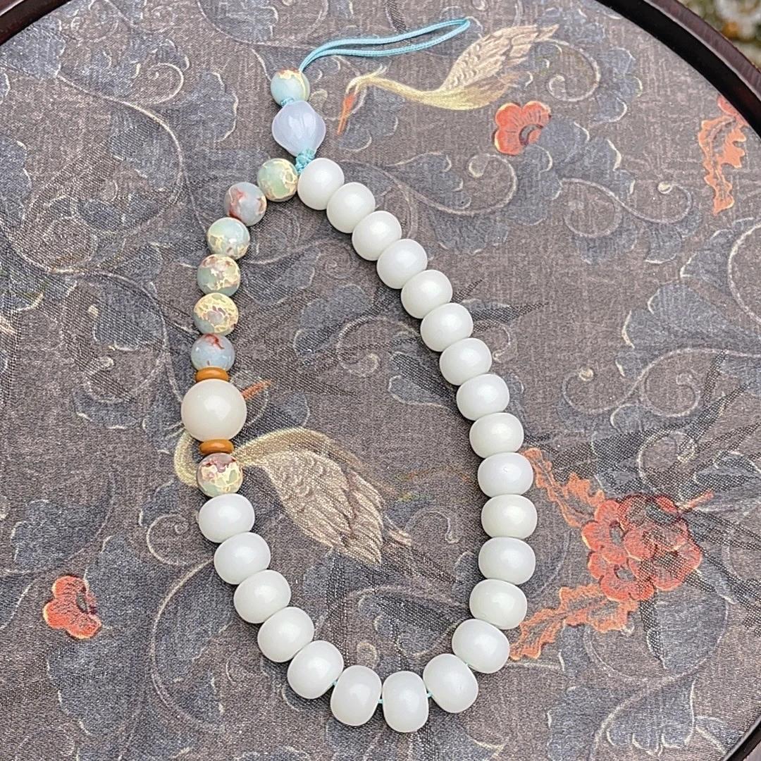 【S03】7*10mm 白色手机链天然菩提根