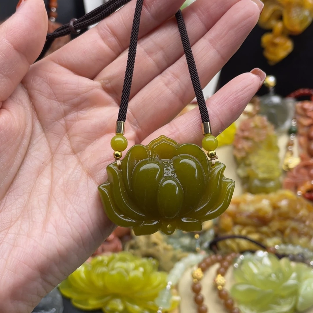 未镶嵌蛇纹石玉颈饰