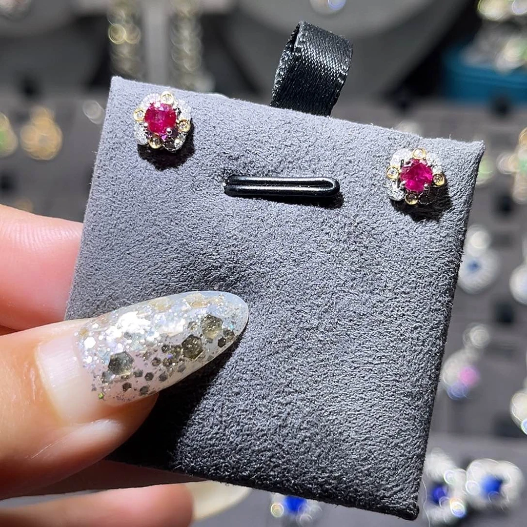18K金镶嵌红宝石耳饰正圆切面0.55ct