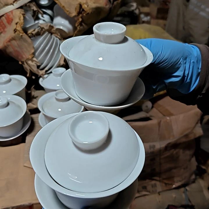 摆件陶瓷盘子碗啥都有
