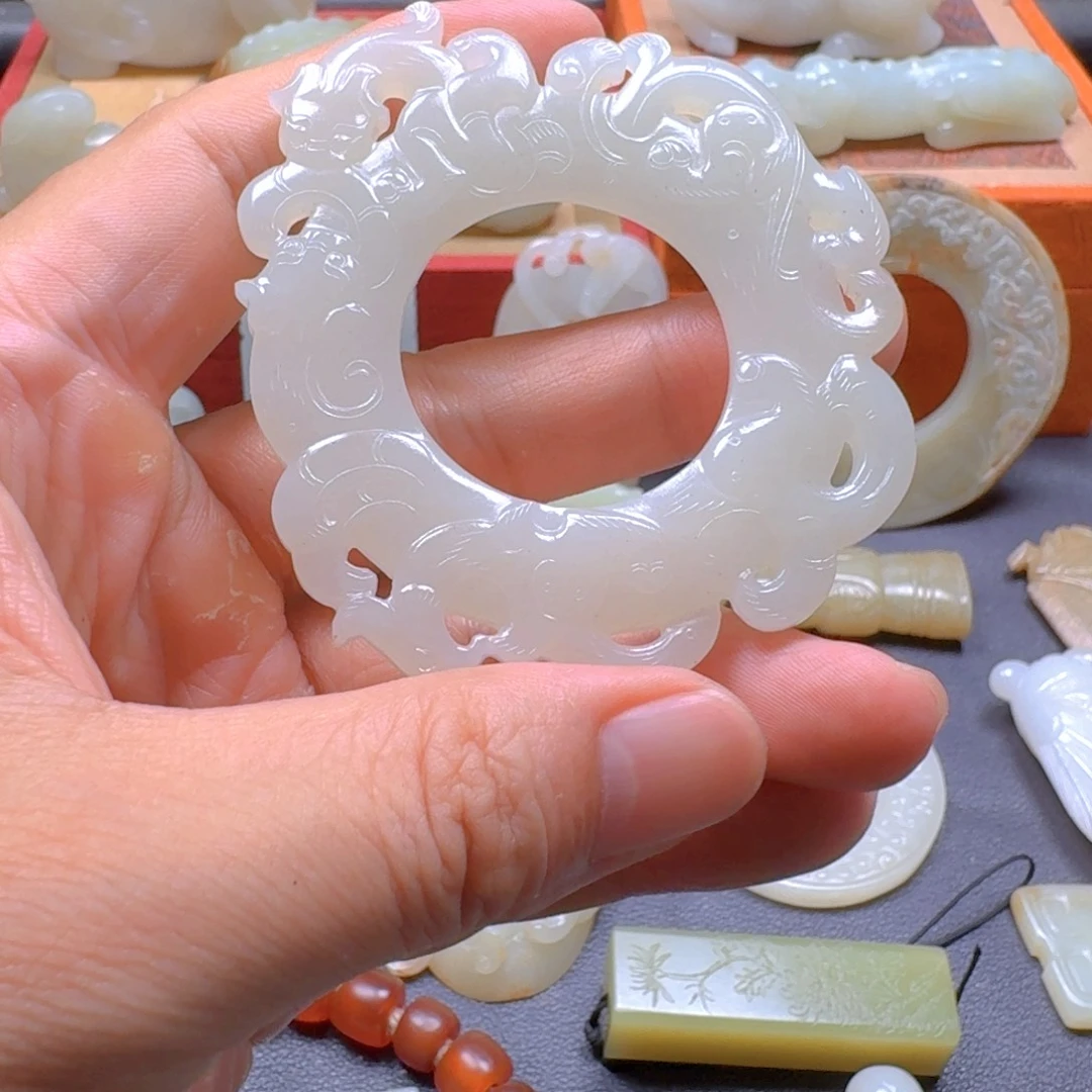 未镶嵌和田玉车挂