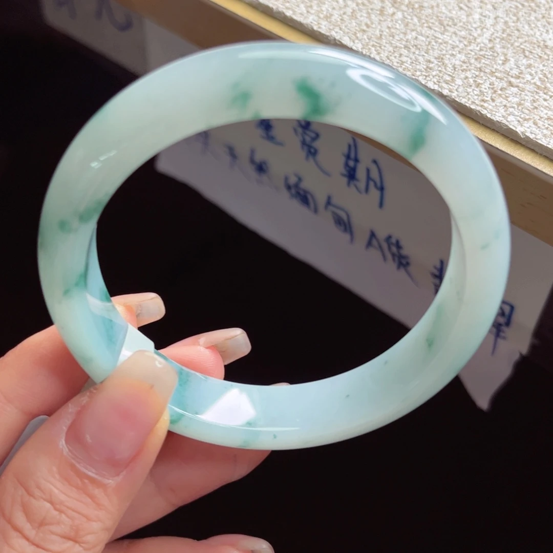 未镶嵌手镯翡翠手镯