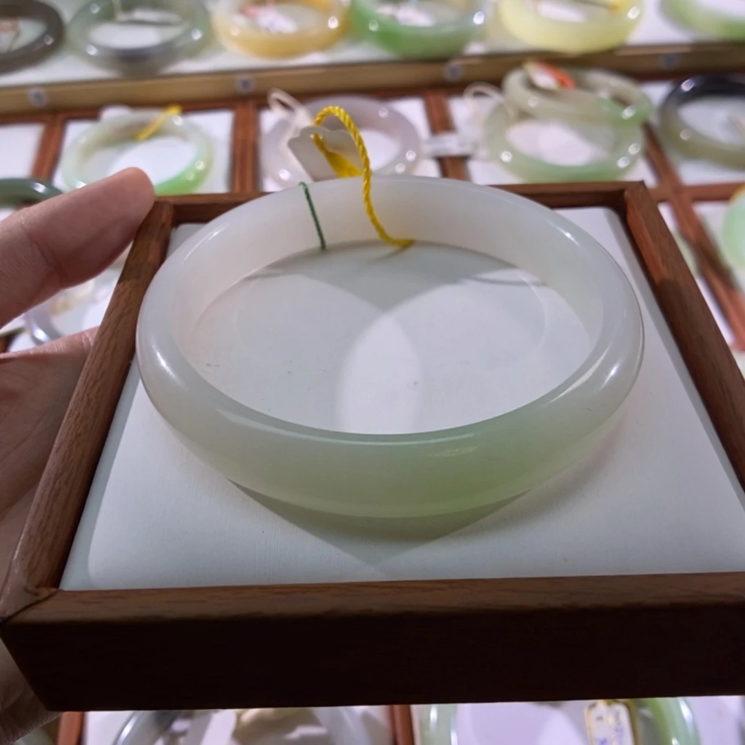 【闪购商品】未镶嵌手镯和田玉（翠青玉）