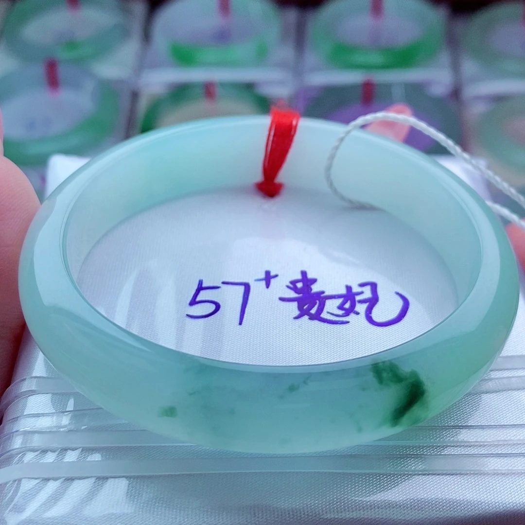 翡翠手镯（圆镯）未镶嵌冰透起光蓝晴底飘绿花贵妃（370编）