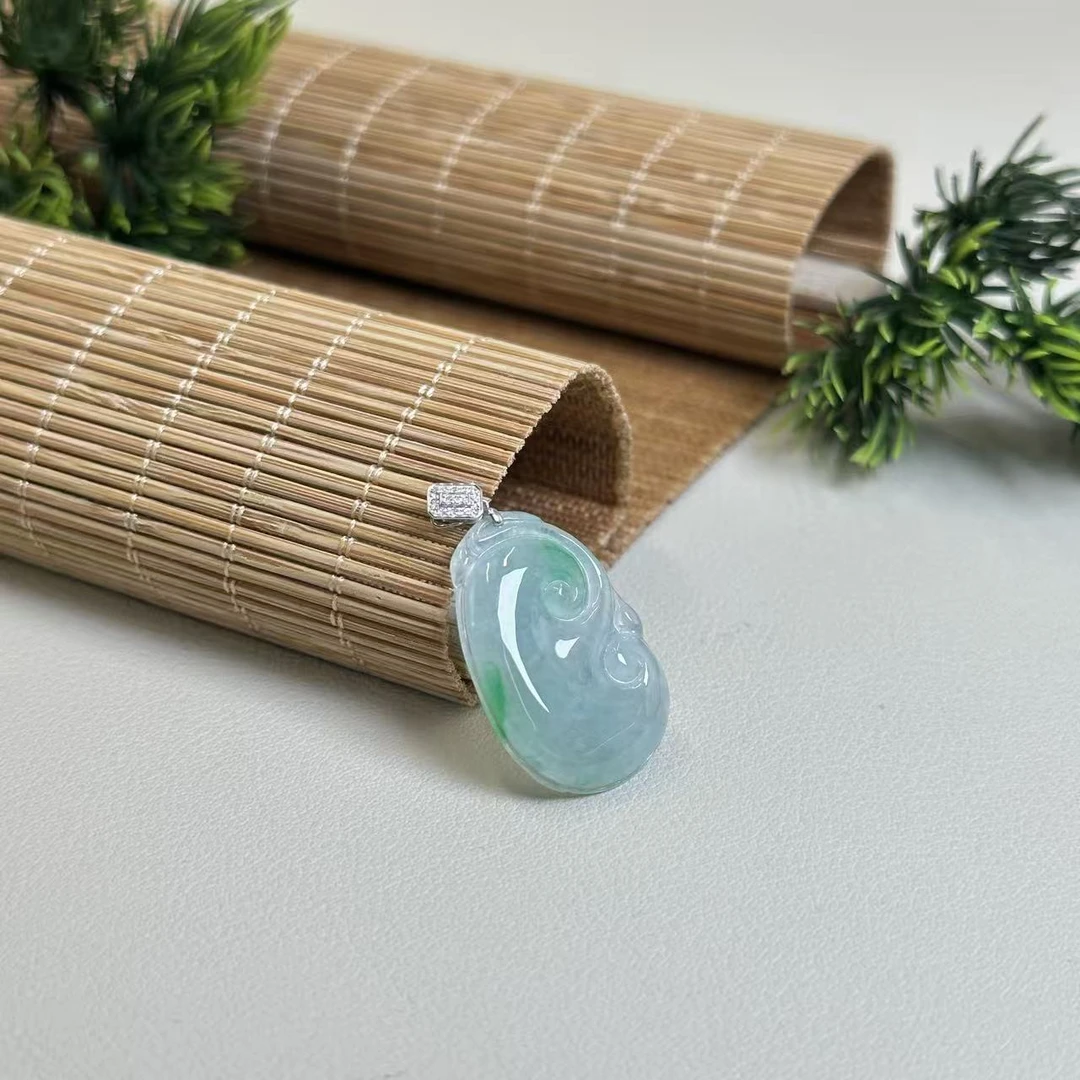 【非遗珍宝】18k翡翠如意吊坠 约26*16*2mm（多样性发其一）