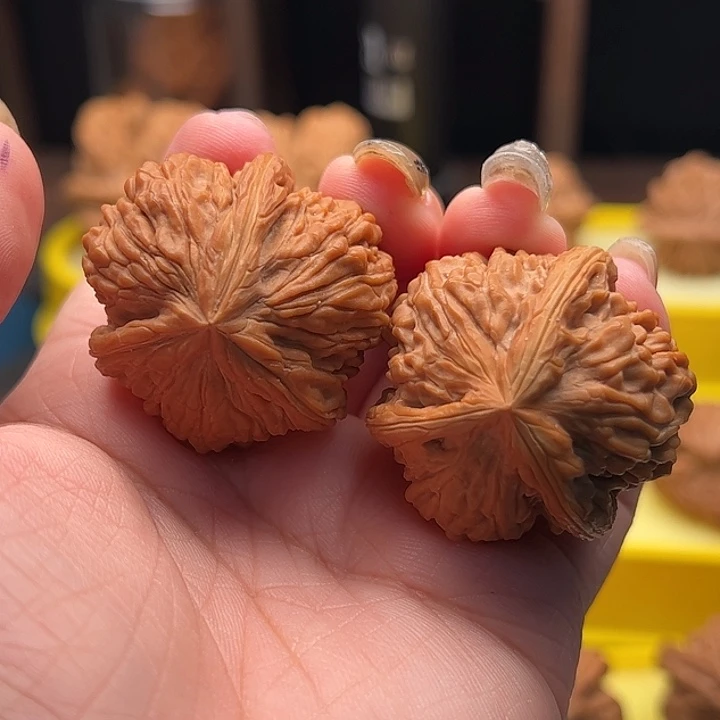 文玩核桃吊坠四座楼三棱 精修