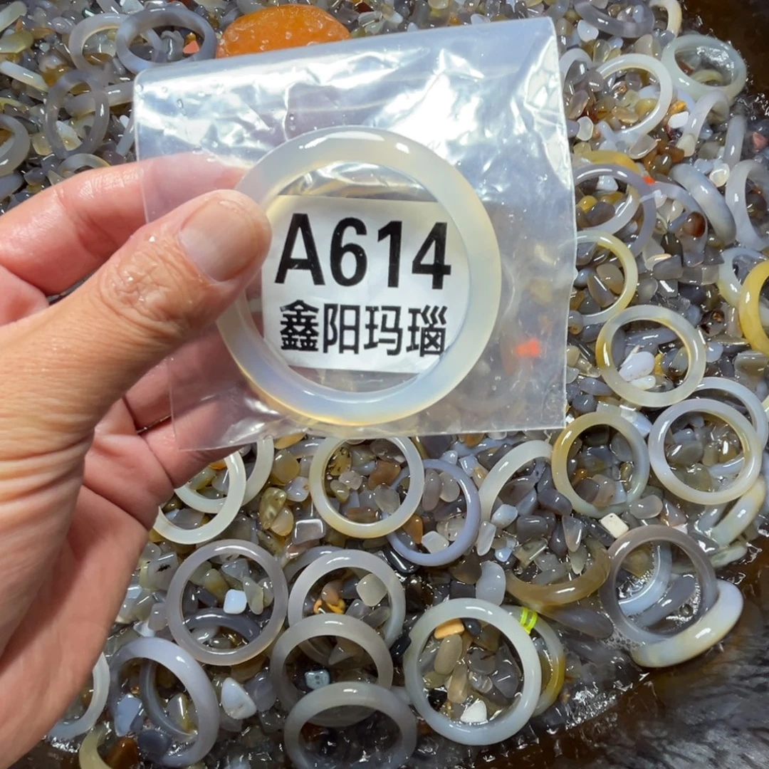 三***萌玛瑙/玉髓未镶嵌手镯614