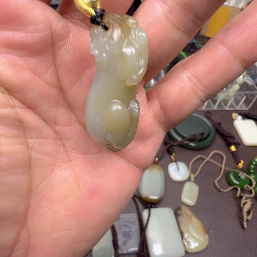 和田玉未镶嵌颈饰和田玉新疆且末料带糖精雕貔貅35×22×15mm