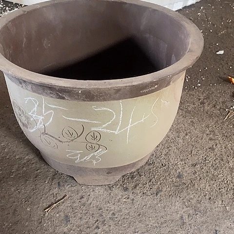 中国宜兴紫砂花盆，