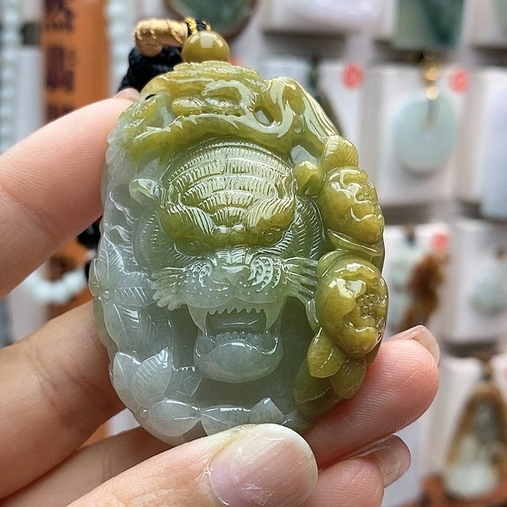 翡翠颈饰未镶嵌每天