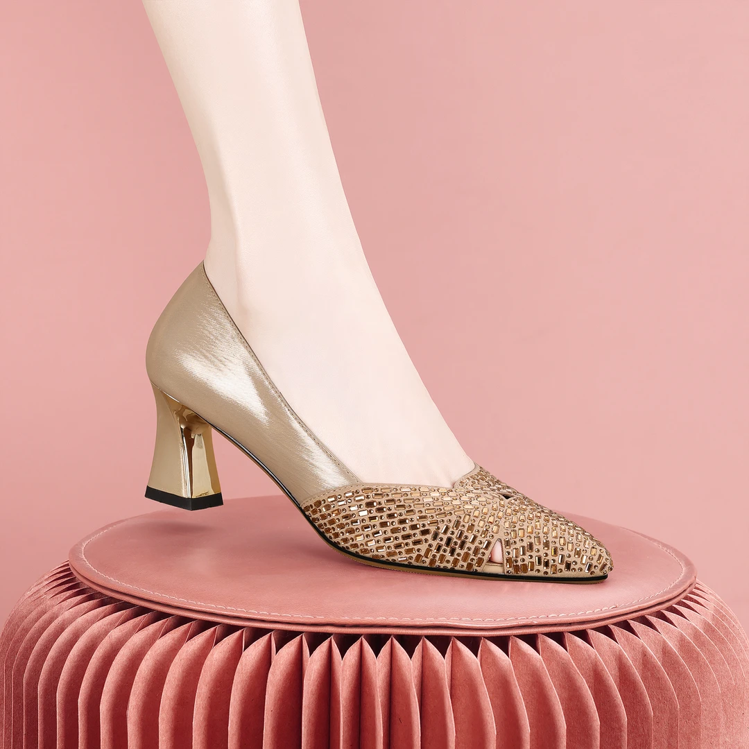 梵芮诗尖头2025春夏新款镂空透气时尚高级感穿搭粗跟女单鞋-J1389