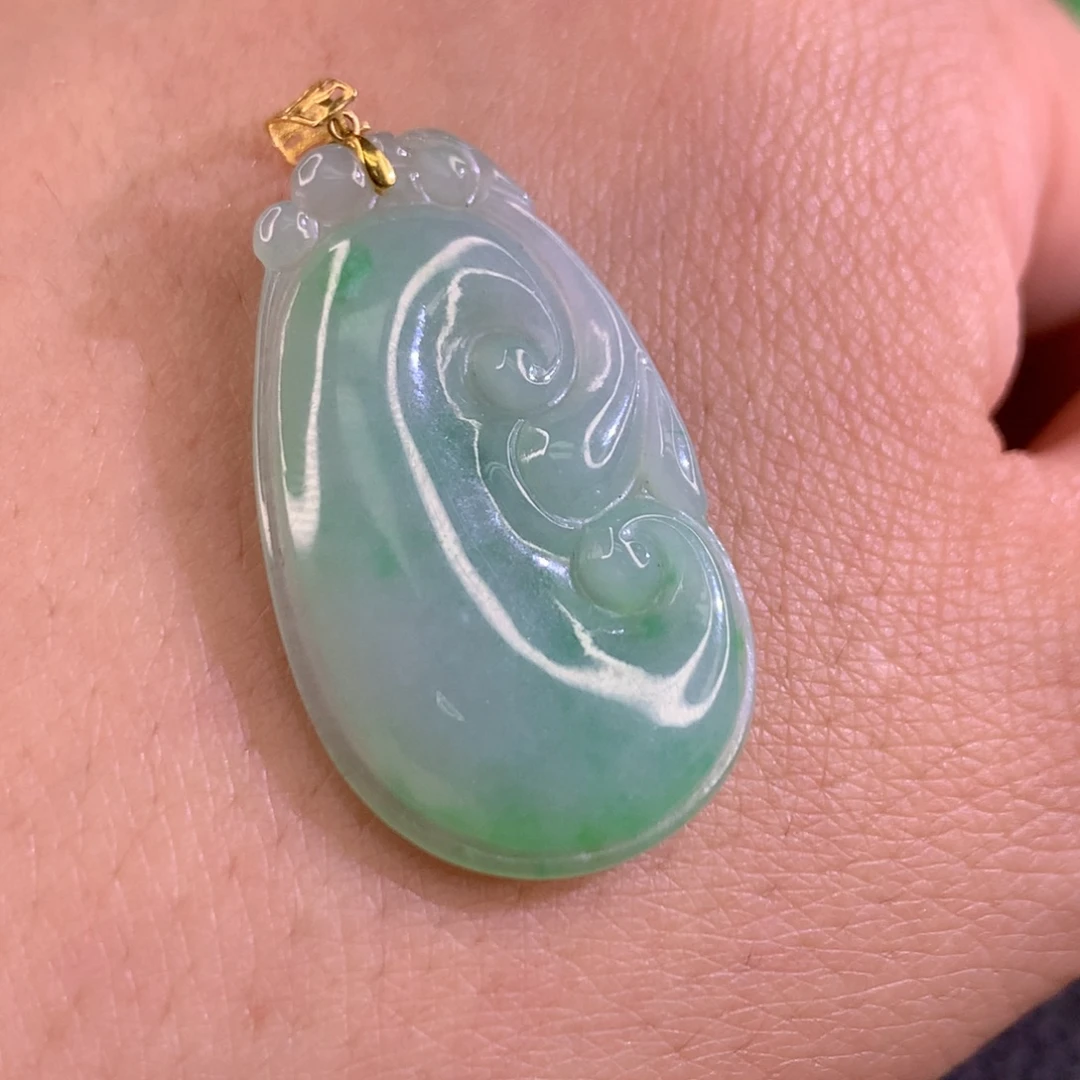 翡翠18K金镶嵌颈饰翡翠