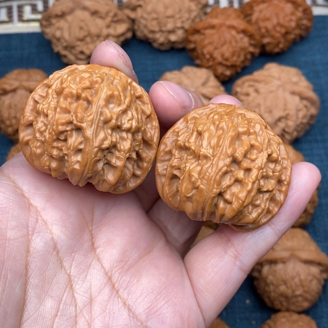 文玩核桃把件40精品红皮球白全品