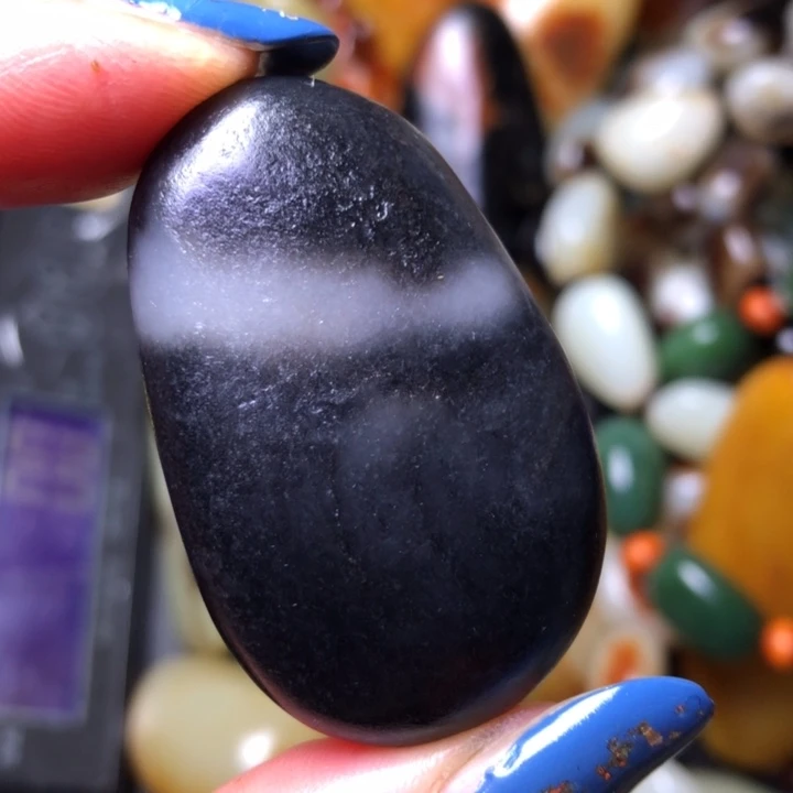 和田玉（翠青玉）未镶嵌珠宝奇石