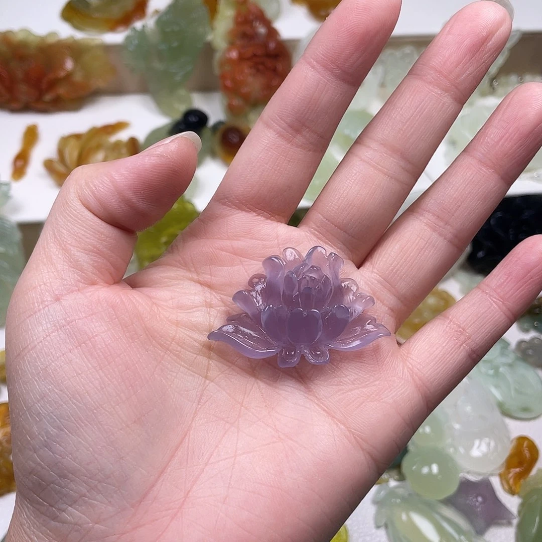 蝴***兰蛇纹石玉未镶嵌颈饰