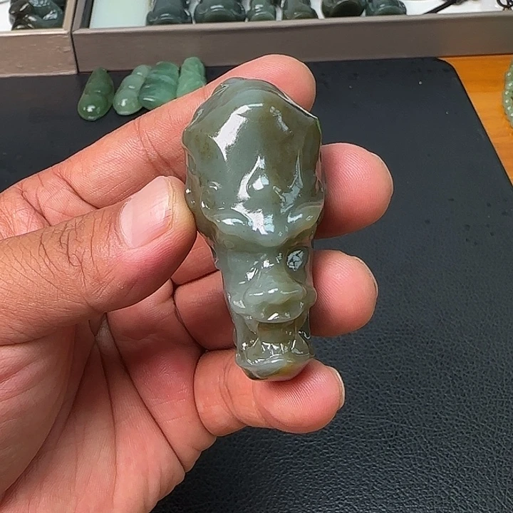 和田玉未镶嵌把件