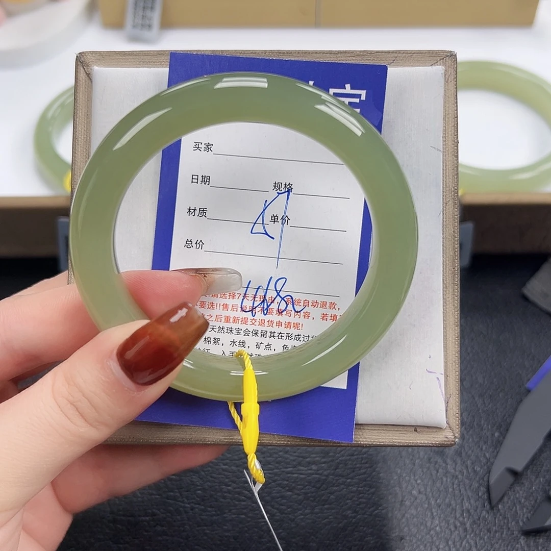 和田玉未镶嵌手镯