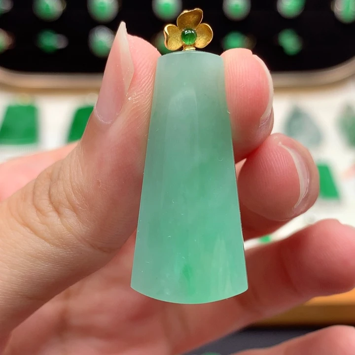 颈饰18K金镶嵌翡翠翡翠