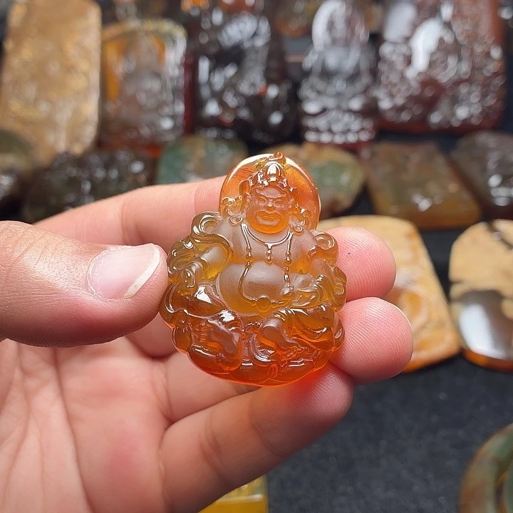 琥珀未镶嵌颈饰39