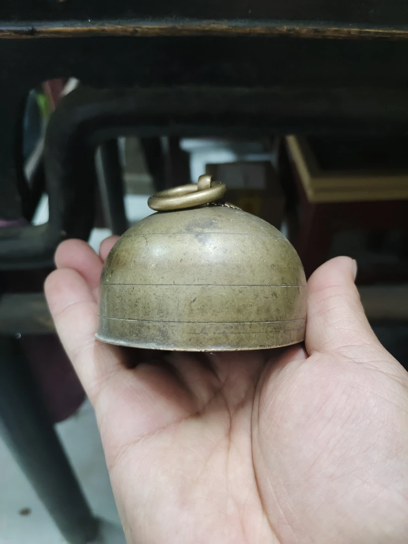 一个摆件，品相如图。