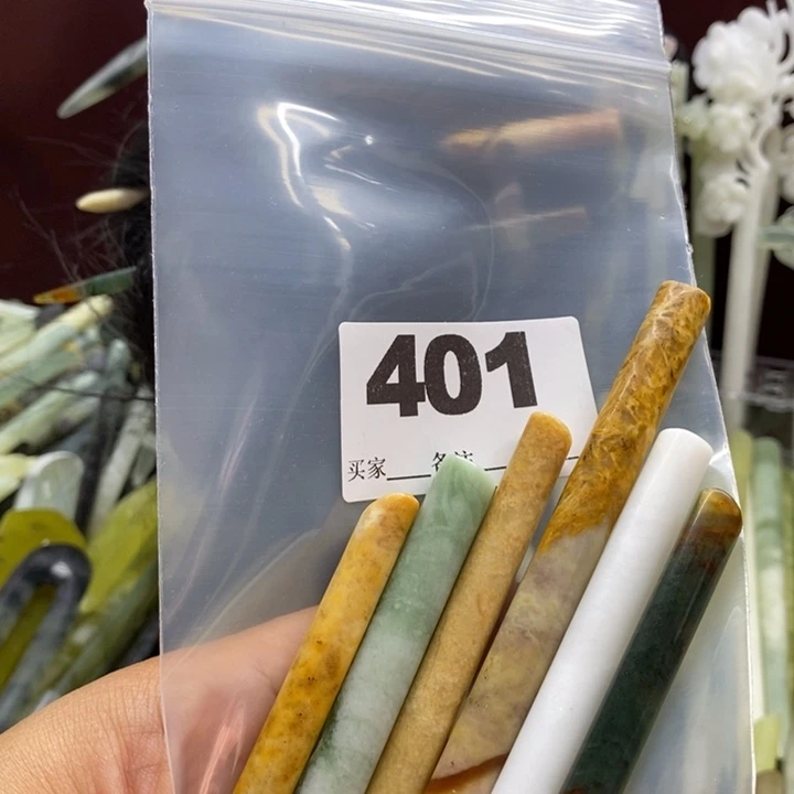 玫***使蛇纹石玉合金颈饰