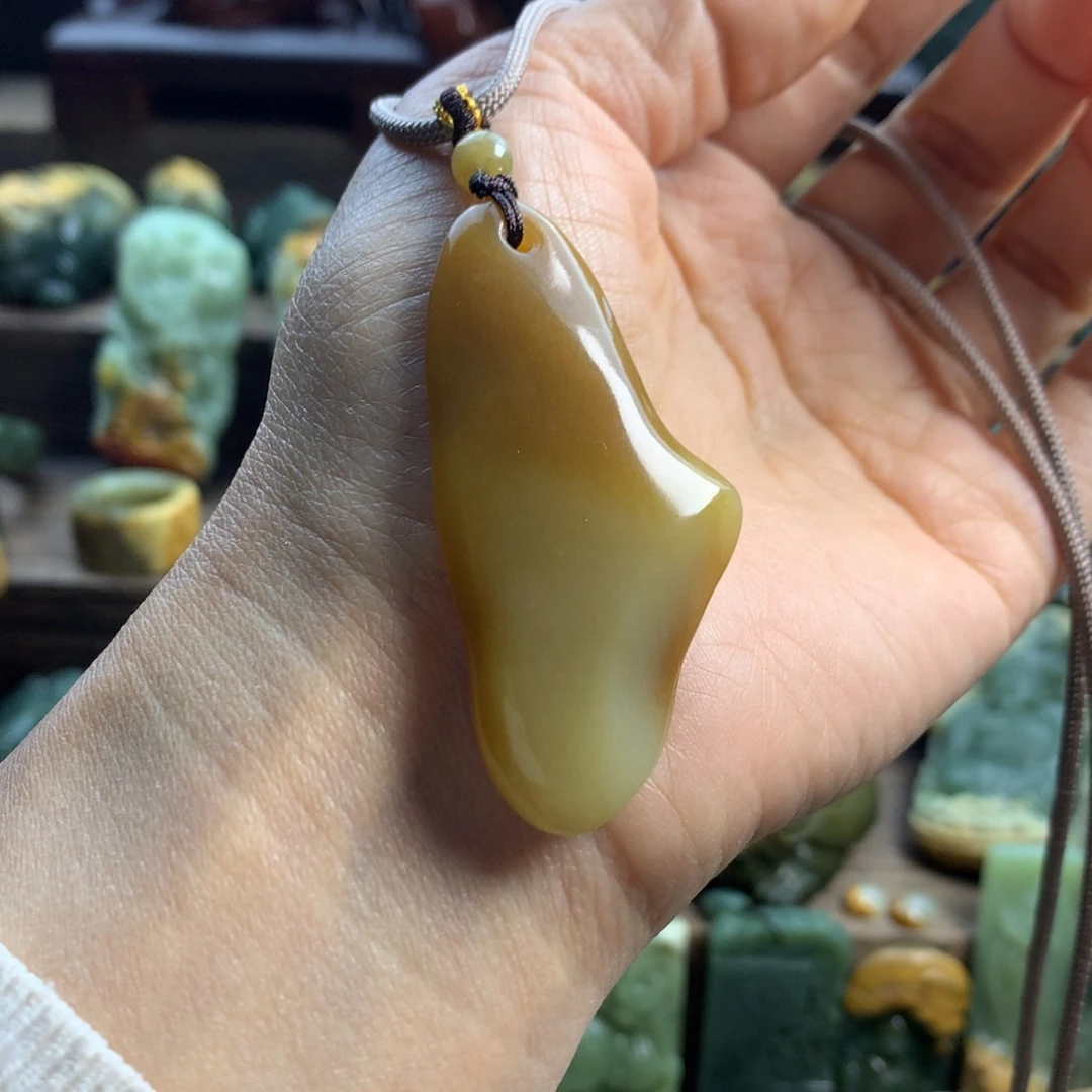 岫岩老玉（透闪石质玉）挂件未镶嵌紫***?