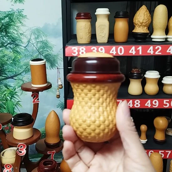 果***冻范制葫芦笸箩纹花梨木口盖黄杨木蒙心编织纹