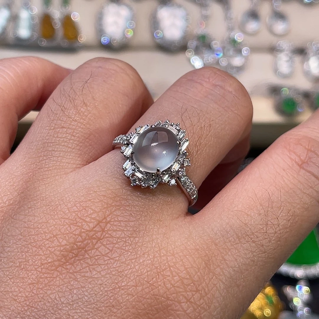 翡翠18K金镶嵌戒指黑钢冰蛋