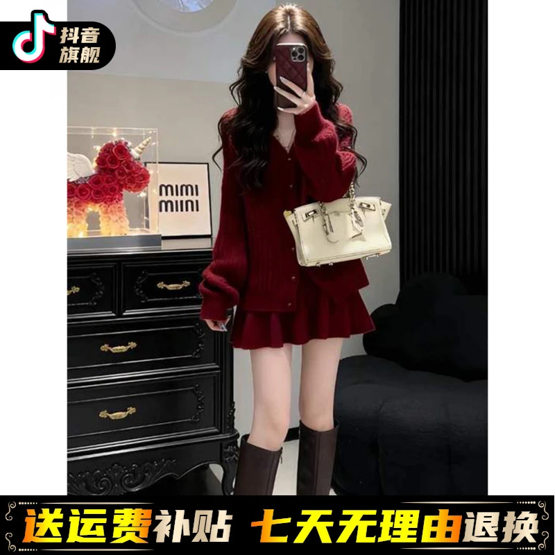 2025新款巨好看的新年战袍红色针织连衣裙子女秋冬季穿搭毛衣套装