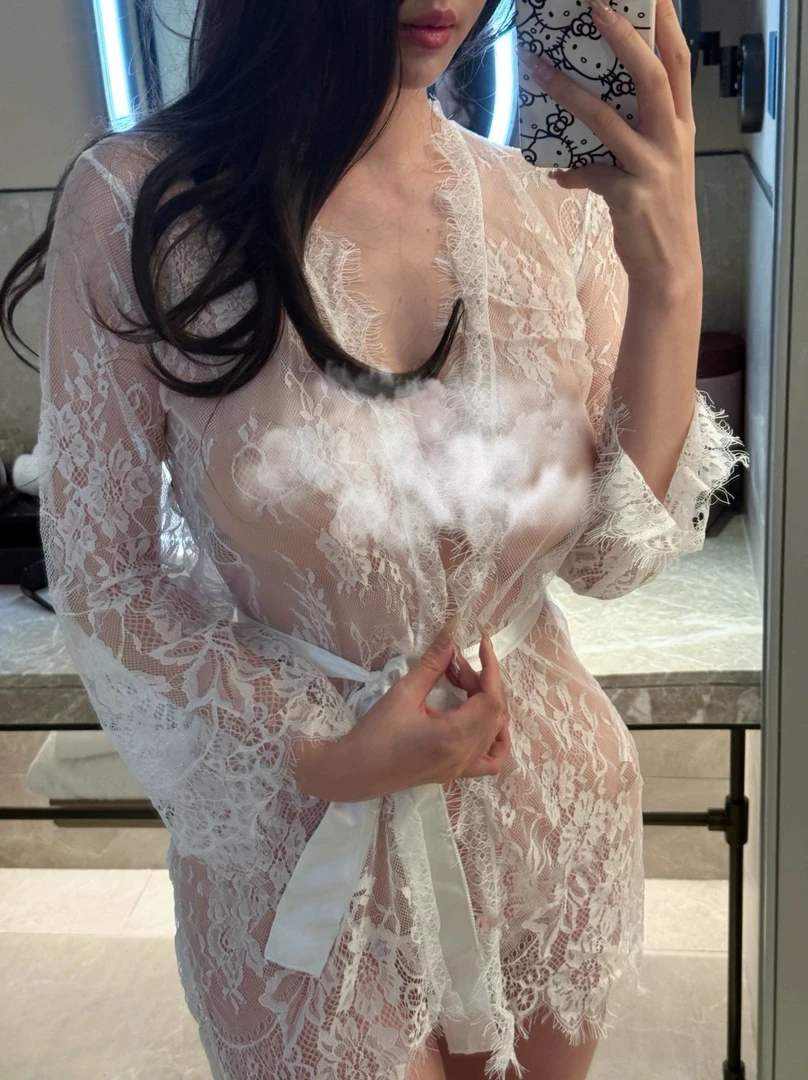 脸红小狗~睫毛蕾丝边睡袍短款