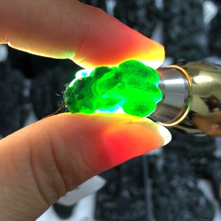 定制翡翠未镶嵌貔貅