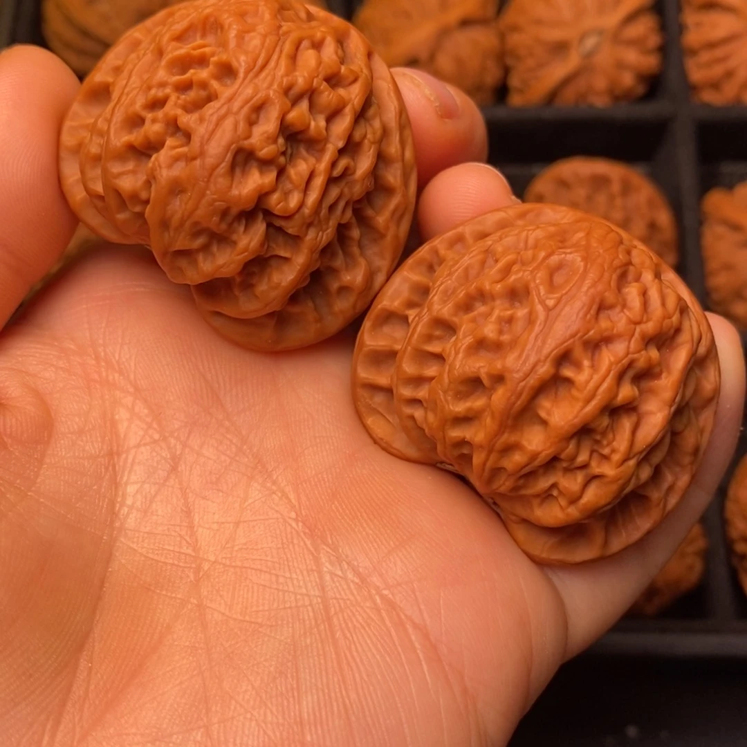 文玩核桃把件秦岭野生核桃