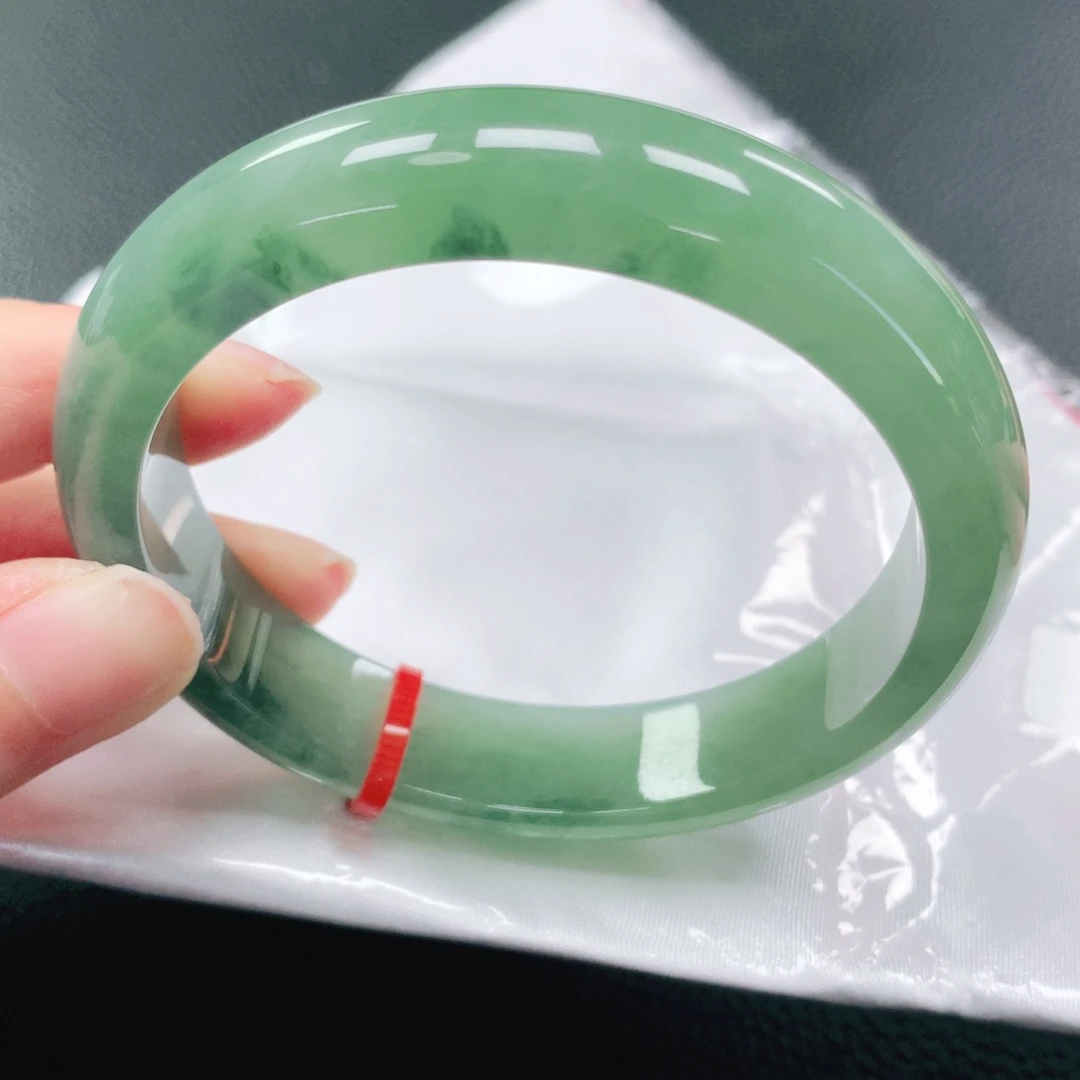 翡翠手镯未镶嵌57圈