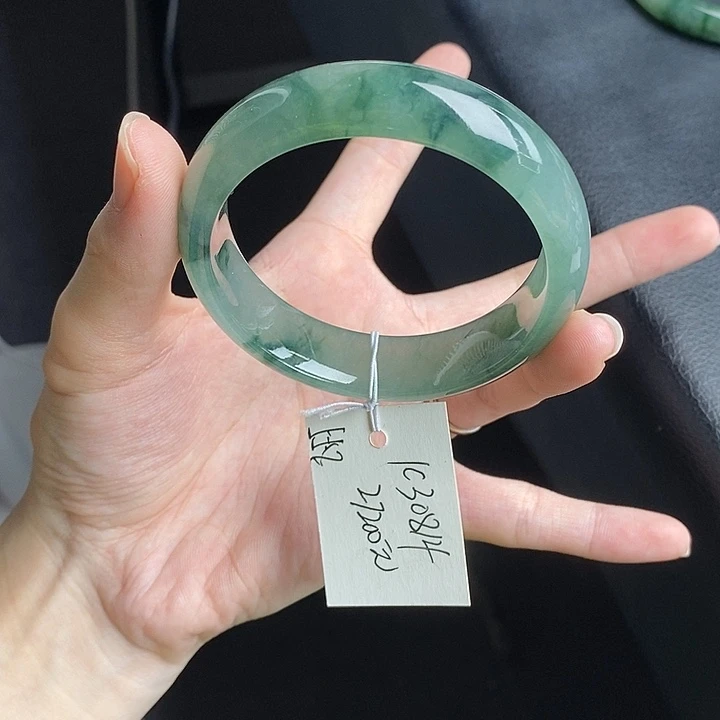 翡翠手镯未镶嵌56圈口