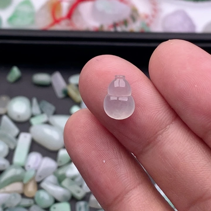 翡翠未镶嵌吊坠(不含链)周****鱼