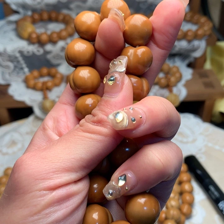 猴头核桃吊坠屁桃手持树脂爱心