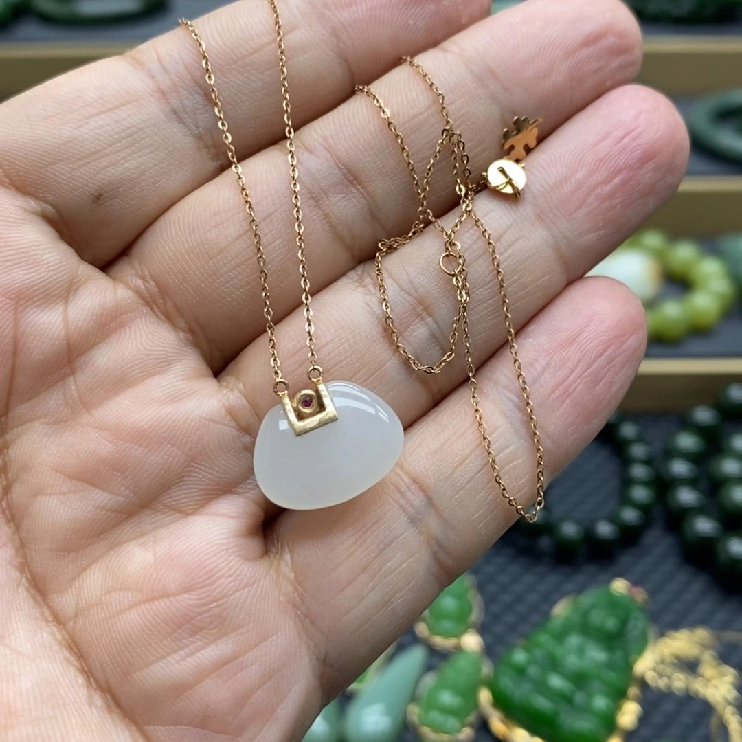 和田玉18K金镶嵌颈饰