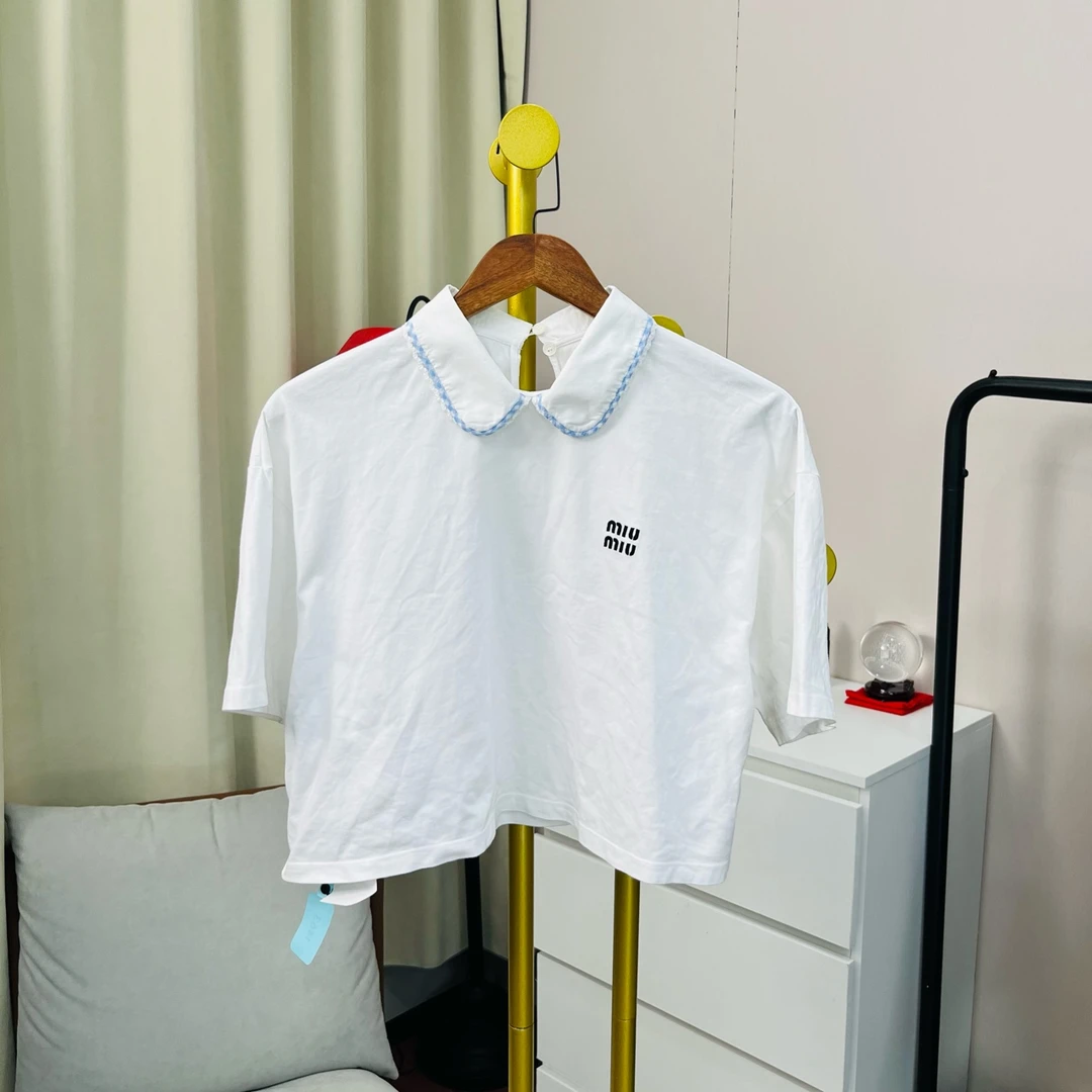 99新 MIU MIU/缪缪  白色胸前小logo短袖 M码 (无领标 ）