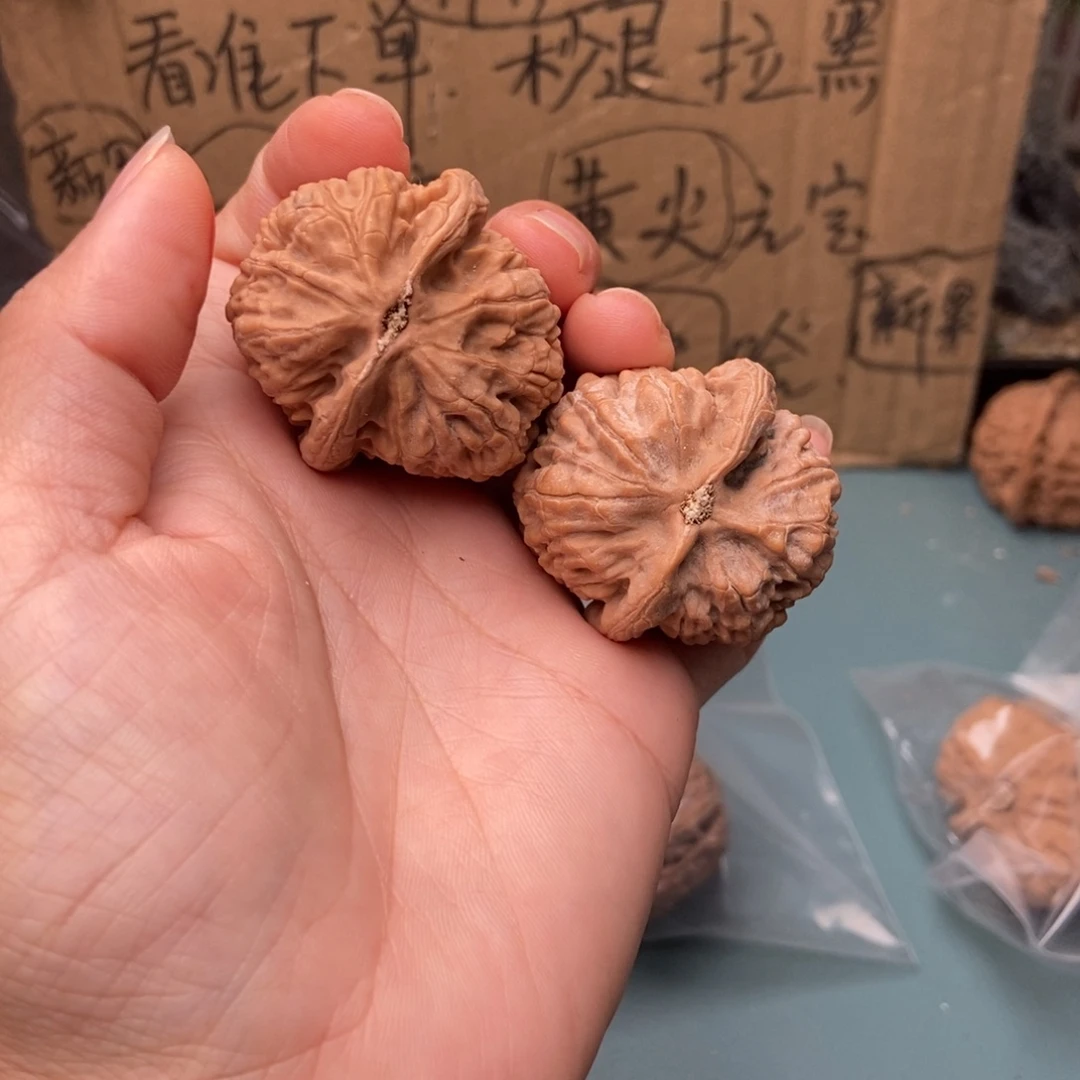 瘾***丶文玩核桃吊坠金钱豹42