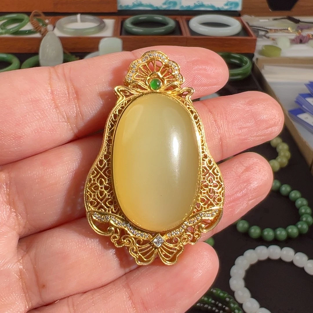 和田玉银S925镶嵌颈饰黄糖转光猫眼吊坠