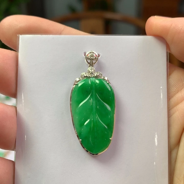 翡翠18K金镶嵌颈饰翡翠吊坠