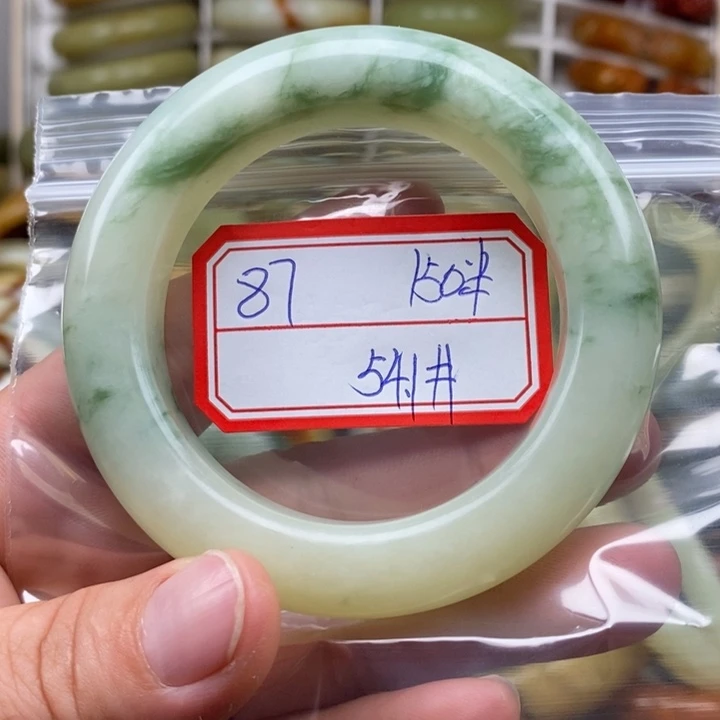 蛇纹石玉未镶嵌颈饰麋*