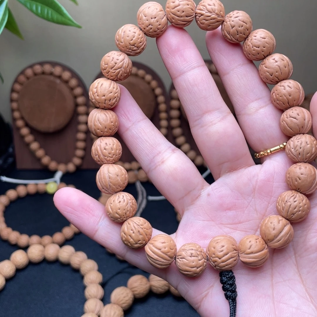 用***113野生红皮矮壮桃核手持