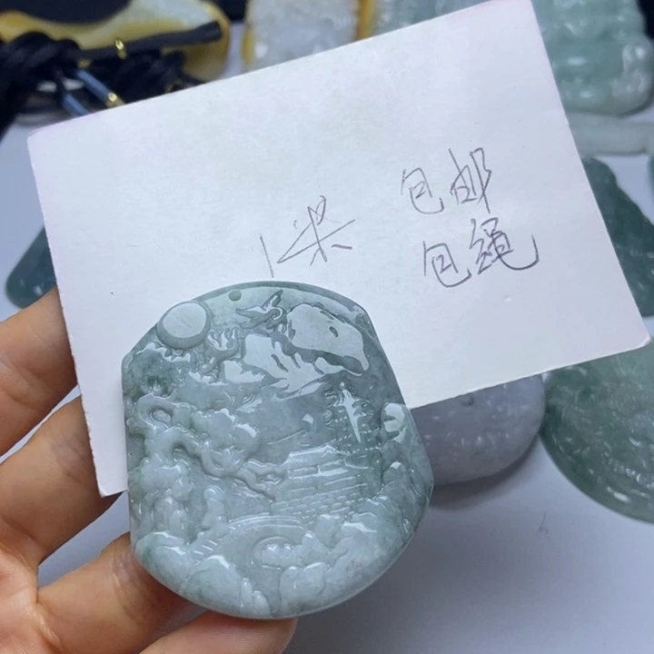 翡翠未镶嵌颈饰今****星翡翠
