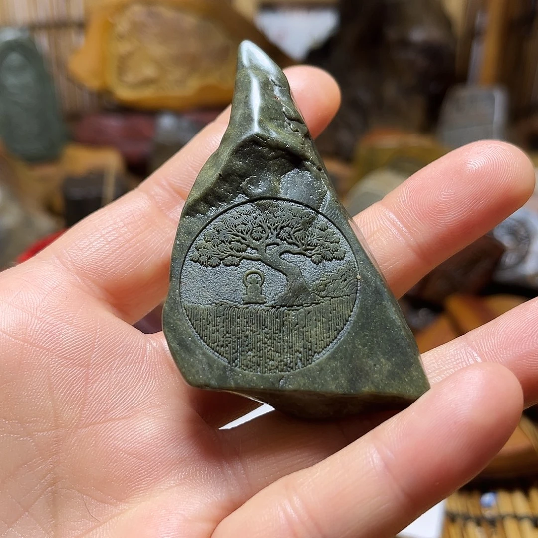 新疆原石雕刻手把件