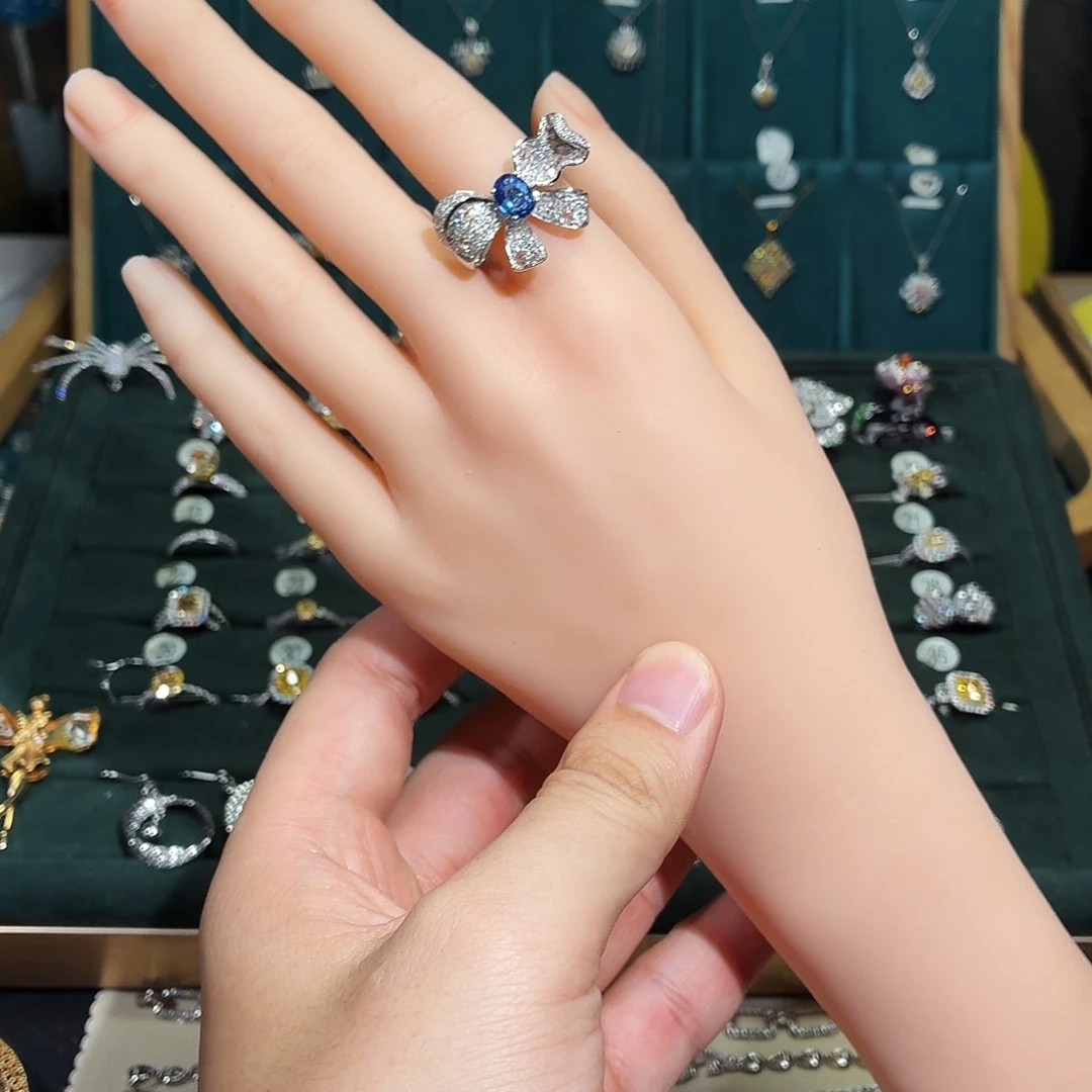 戒指蓝宝石18K金镶嵌戒指