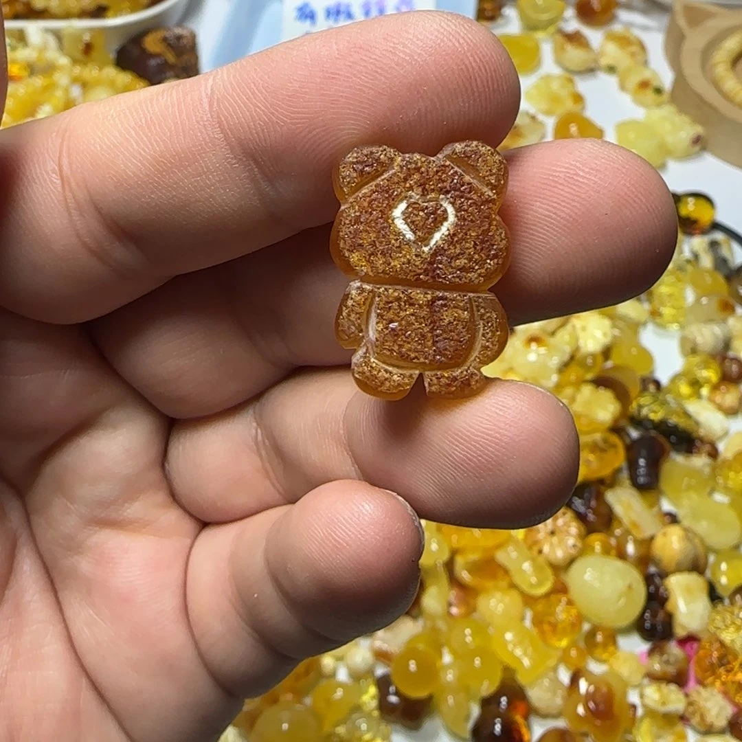 琥珀未镶嵌裸石195克