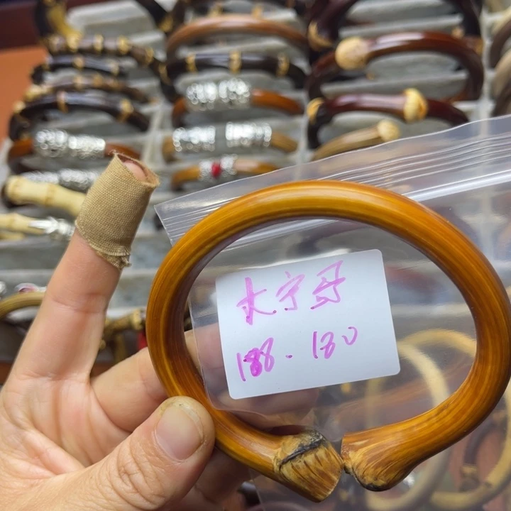 鸡翅木大*哥我们在这里