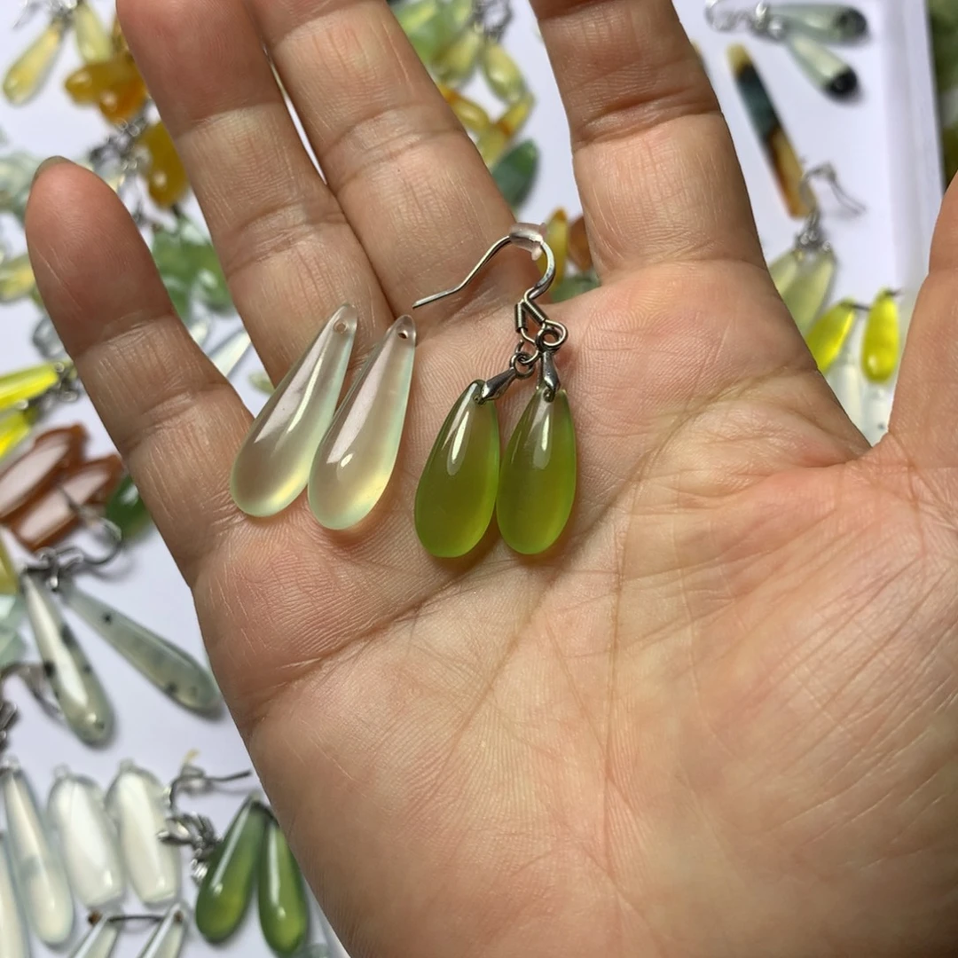 不***笑未镶嵌蛇纹石玉耳环